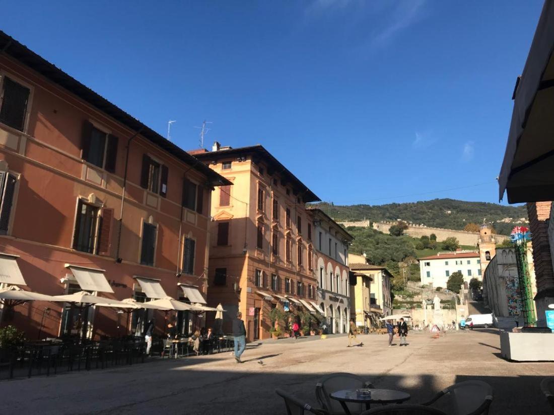 Suite & Loft Due Deliziosi Bilocali, Centralissimi, In Pietrasanta Exteriör bild