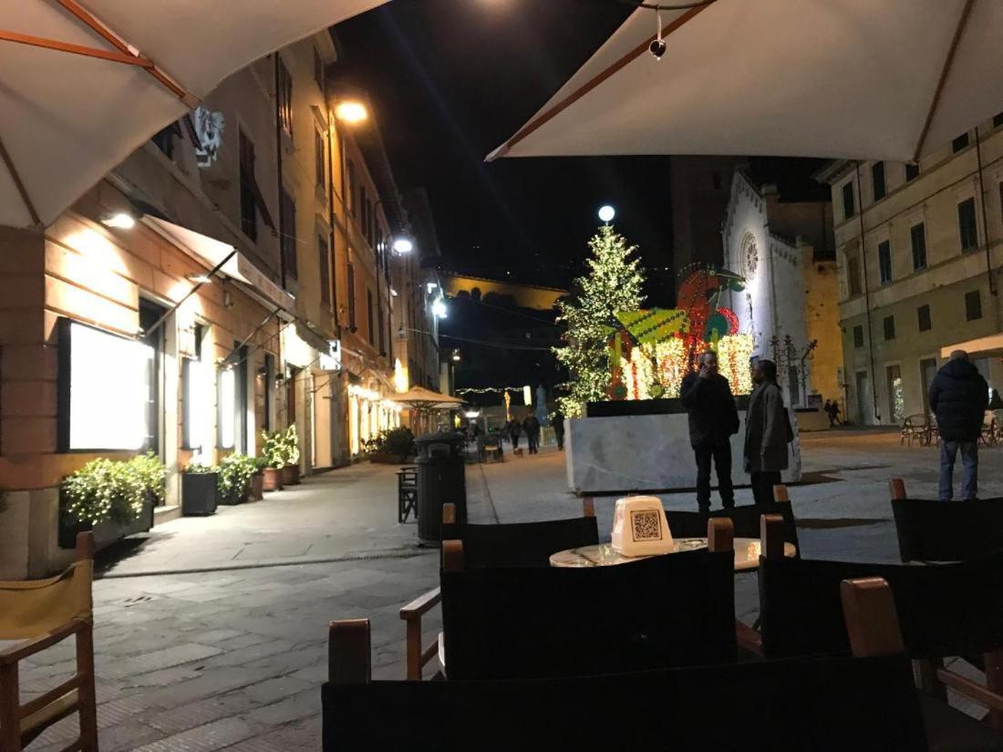 Suite & Loft Due Deliziosi Bilocali, Centralissimi, In Pietrasanta Exteriör bild